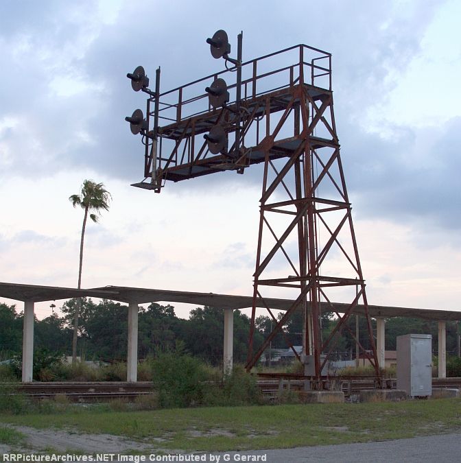 Signal of old still standing